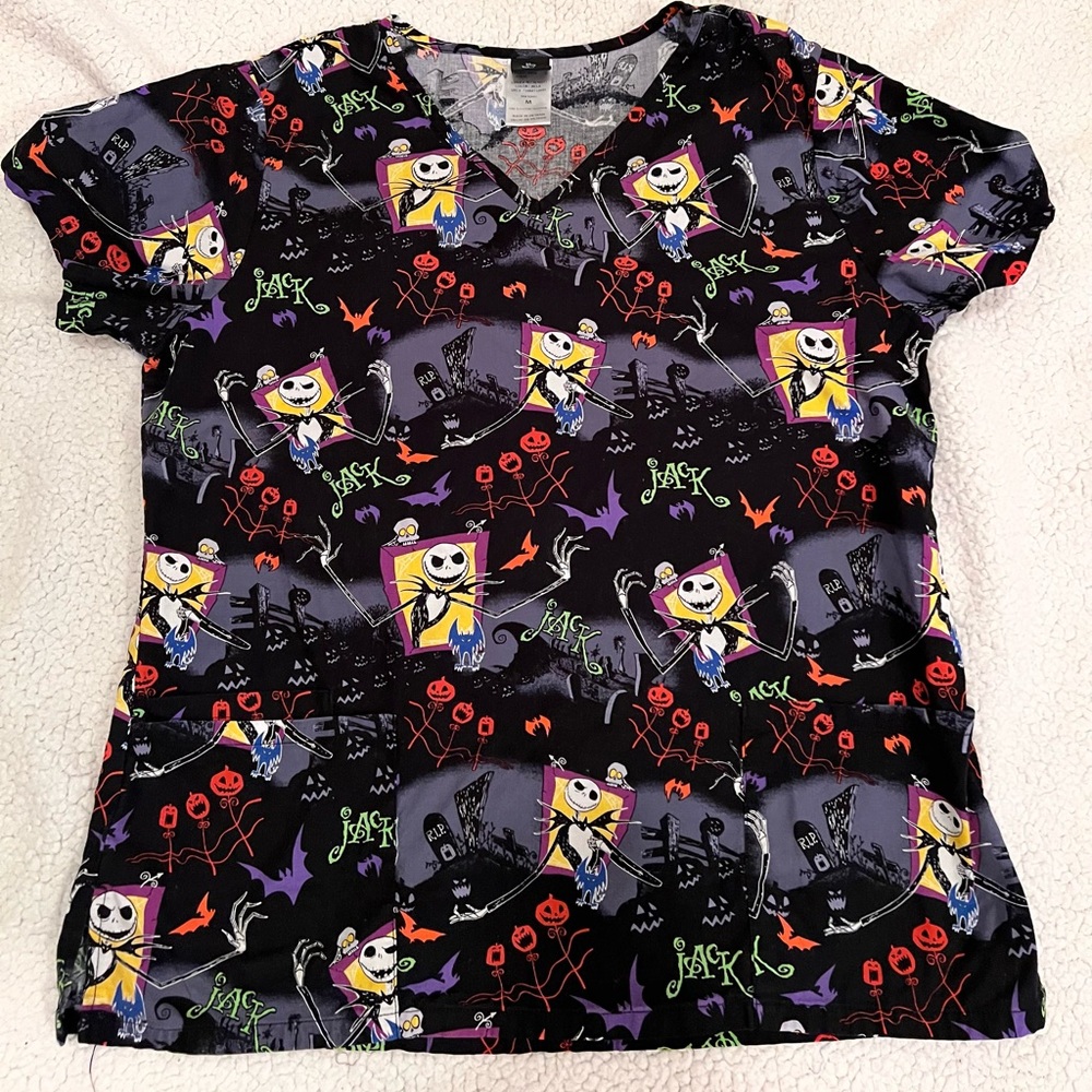 NURSING SCRUB TOP ** SIZE MEDIUM **